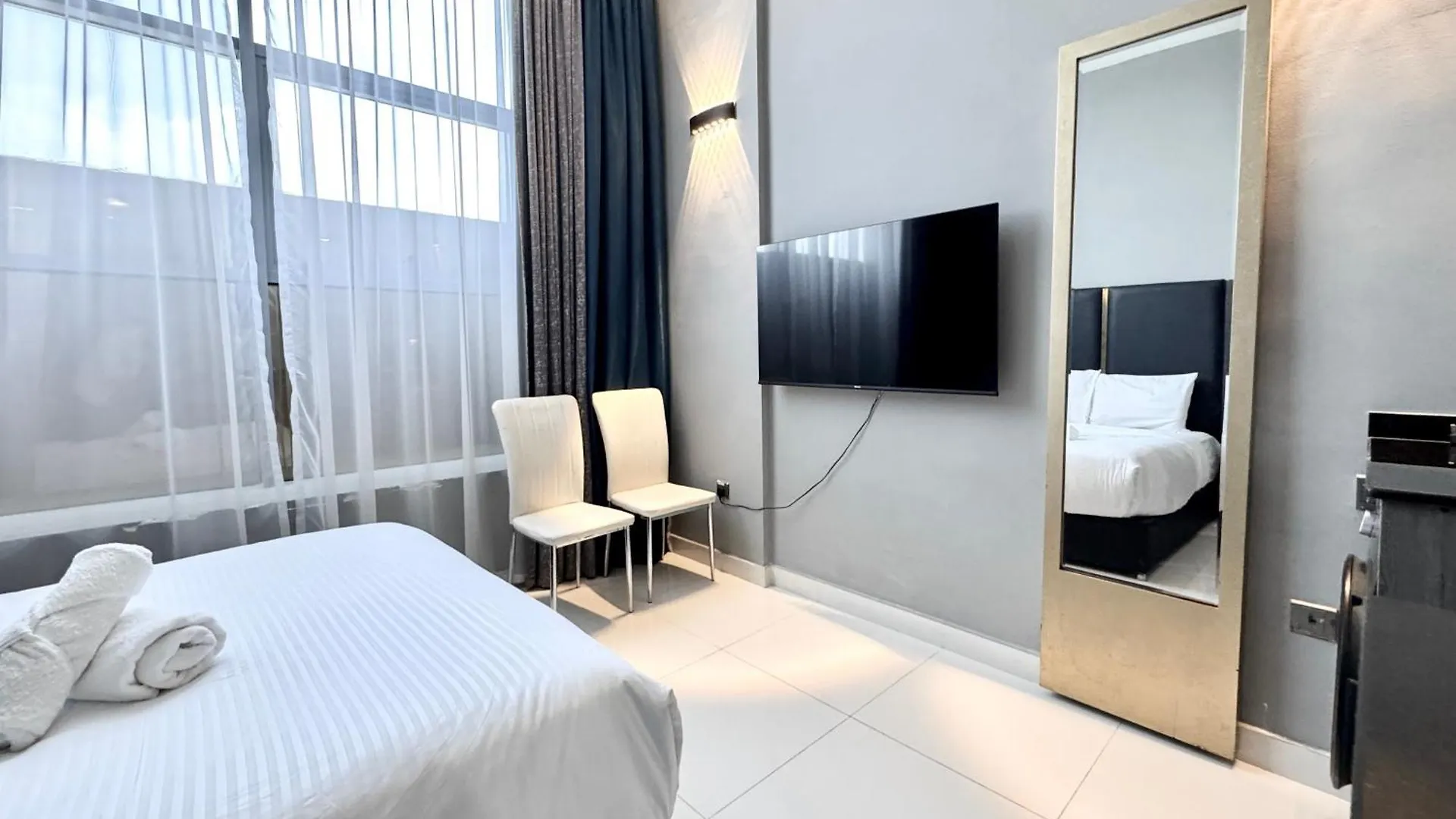 Al Manara Classic Deluxe Studio Dubai Apartment